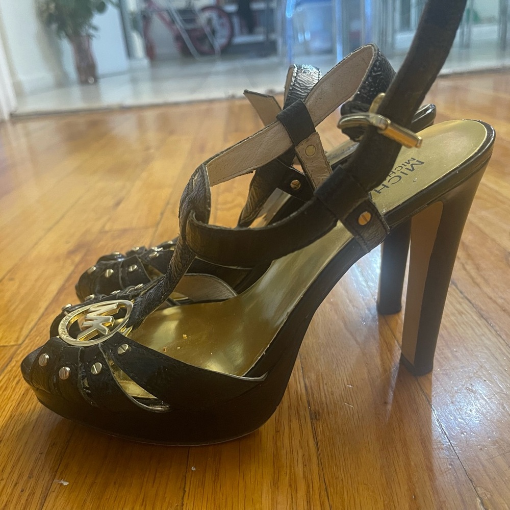 MICHAEL KORS black heels size 8 1/2 in shiny black